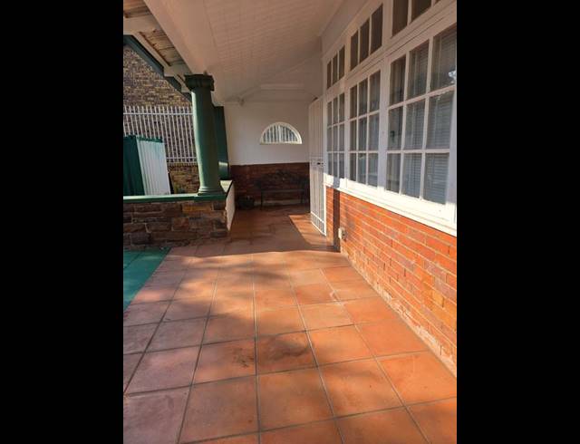 6 BEDROOM HOUSE FOR SALE IN HILLCREST